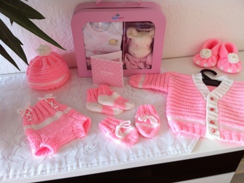 für ein Neugeborenes eine kleine Ausstattung