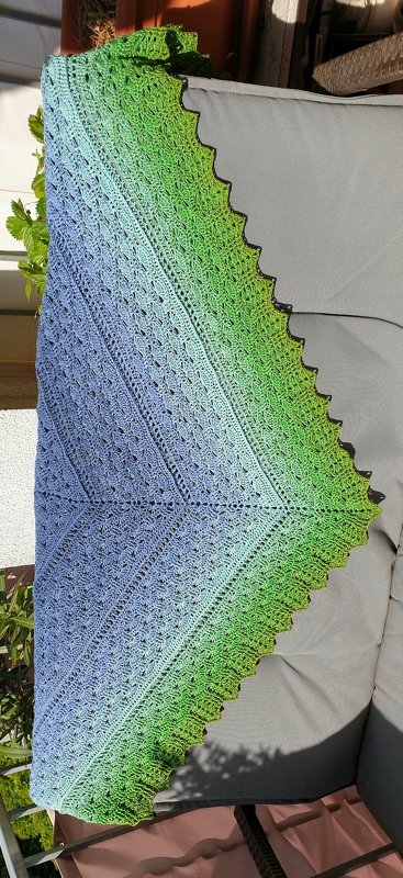 Beache4 Häkelanleitung für ein schmales Tuch mit Muschel- und Reliefmuster