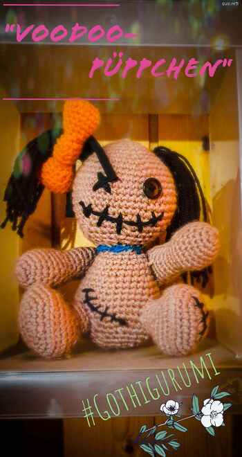 Hab 2 •Stück von diesen Voodoo-Püppchen gehäkelt. Dank dieser TOLLEN Anleitung ging es sehr gut. Hatte nicht viel Schwierigkeiten ausse das zusammennähen der einzellnen Körper-Teilen. Hab gemerkt das dies dass aller schlimmste ist für mich. Sonst Einfach 🦄