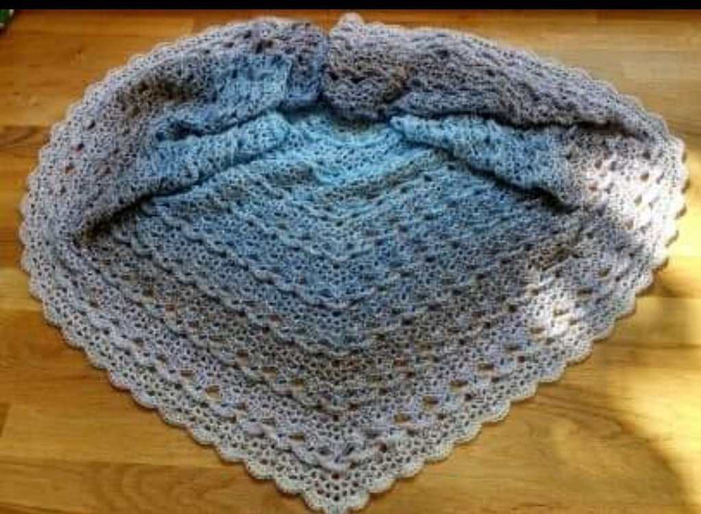 Crochet shawl *Primula*