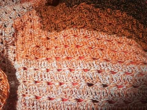 „bezaubernd bescheiden“ Dreieckstuch Häkelanleitung