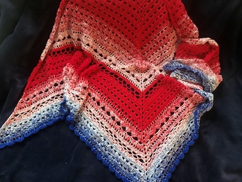 Danke für die Anleitung. So konnte ich wieder etwas dazu lernen. Es ist ein schönes Tuch geworden, wenn auch etwas anders…..