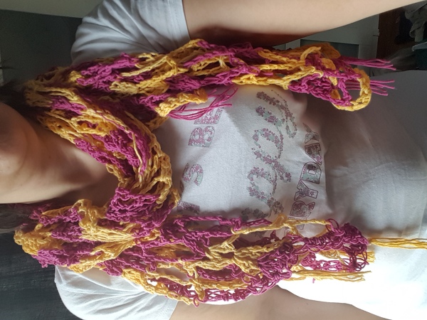 "Jasmin" vielseitig verwendbare Stola / Schal / Häkeltuch