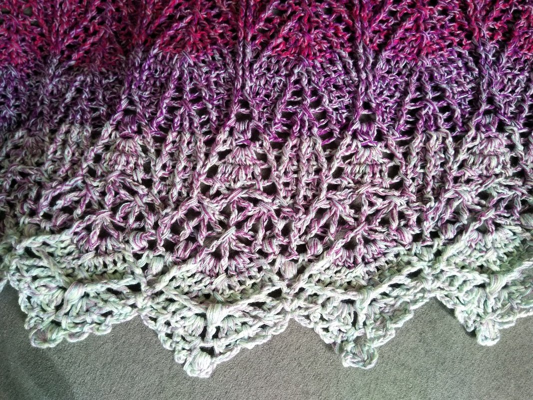 Gleitflug von MMdesign, asymmetrisches Tuch mit abwechslungsreicher Bordüre