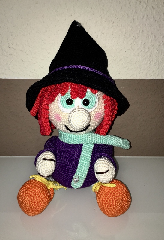 Hexe mit Geisterbande -  Häkelanleitung von Diana´s kleiner Häkelshop