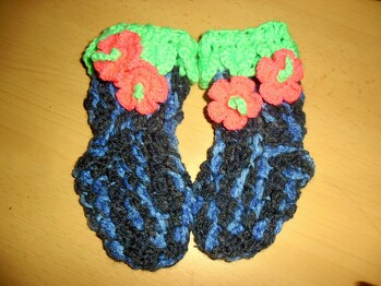 ♥lichen Dank für diese tolle Anleitung, diese hat mir große Freude bereitet.
Diese Anleitung ist perfekt und so prima erklärt. Kann ich guten Gewissens weiter empfehlen.
Diese Söckchen sind wirklich schwuppsdiewupps  rucki zucki gehäkelt.
Lieben Gruß
Andrea