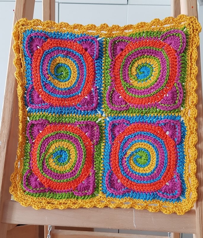 farbenfrohes Kissen &quot;Bjuti&quot;