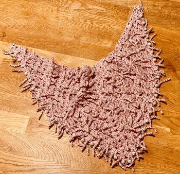 Igelchen ... ... das musste bei mir ein Enkele Tuch werden. Ein einfaches Tuch, durch die Igelstachel raffiniert, es ist ein wunderschönes Tuch geworden. Die Anleitung ist sehr verständlich, mit Schritt für Schritt Bildbegleitung. Vielen Dank!