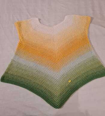 Ich habe gleich ein zweites, längeres Shirt gehäkelt.