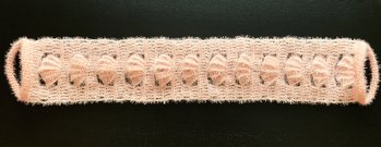 Um meiner Bewertung noch das passende Foto hinzuzufügen... Hier das Ergebnis und die Beschenkte ist total begeistert – auch in Bezug auf die Anwendung und das Gefühl des Materials auf der Haut (da war ich persönlich etwas skeptisch...). Hat auch wirklich Freude gemacht, das gute Stück zu häkeln :)
Danke nochmals!