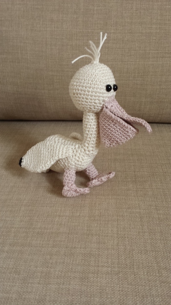 Hat Spaß gemacht, den süßen Pelikan zu häkeln.  Dank der tollen Anleitung ist er auch für Anfänger bestens geeignet. Meiner hat Sicherheitsaugen bekommen...