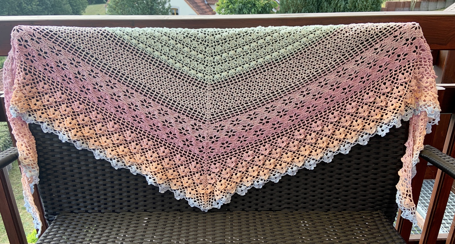 *Überarbeitet* Anleitung Tuch „Dancing Flowers“ - ein flaches Dreieckstuch