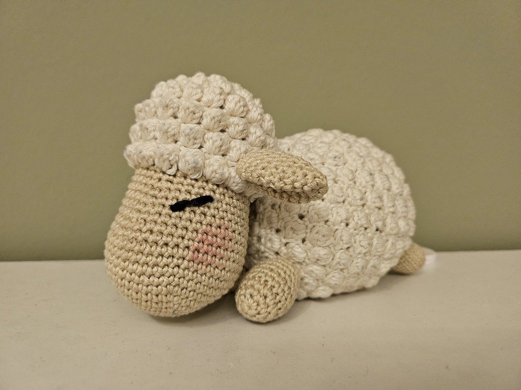 Crochet pattern lamb Frieda with music box