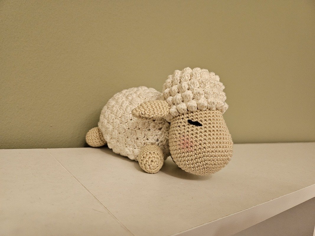 Crochet pattern lamb Frieda with music box