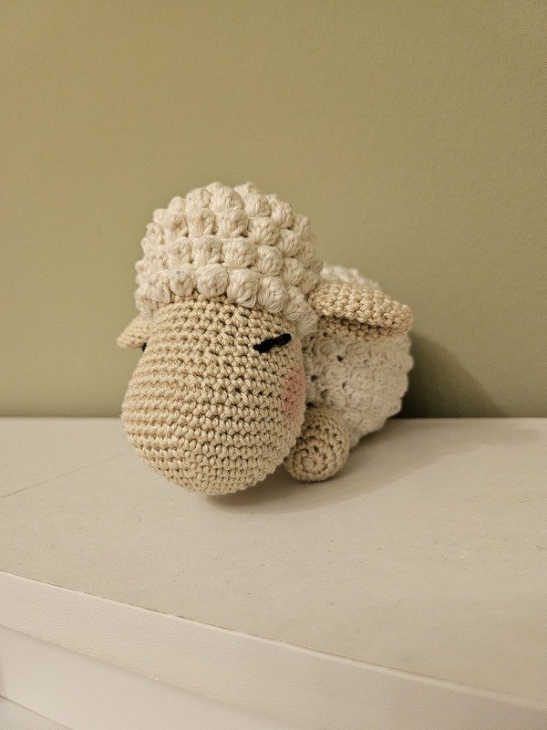 Crochet pattern lamb Frieda with music box