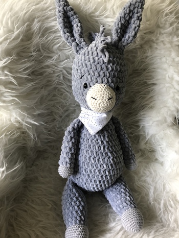 Diesem süßen Esel kann man nicht widerstehen.Tolle Anleitung,bin ganz hin und weg.