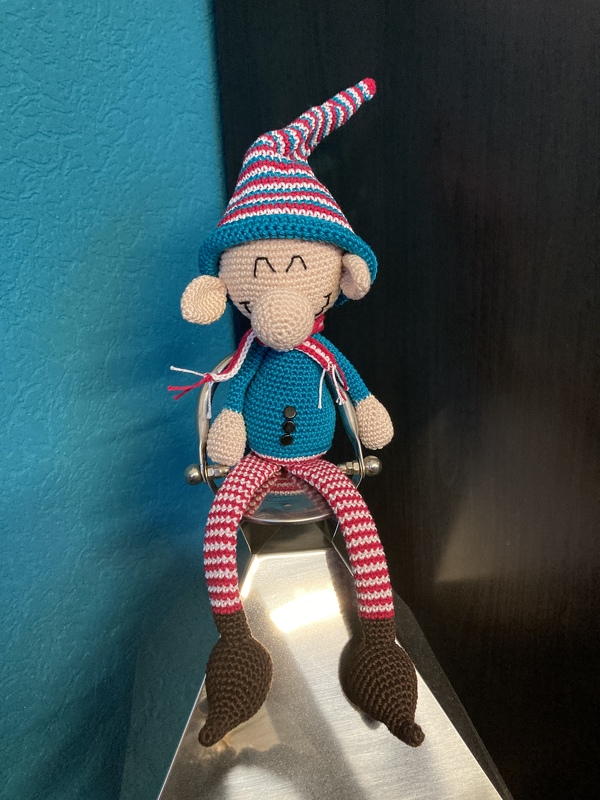 Grinsender Weihnachtself (groß) von LaCritza