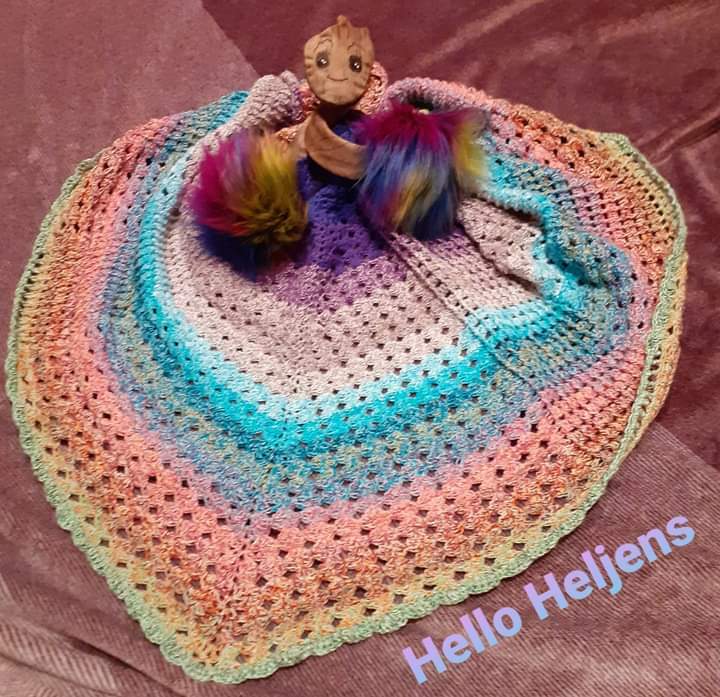 Hello Heljens Häkeltuch