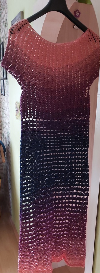 Das Kleid ist schön geworden und war auch schnell fertig. Die Anleitung war leicht und verständlich zum Nacharbeiten.