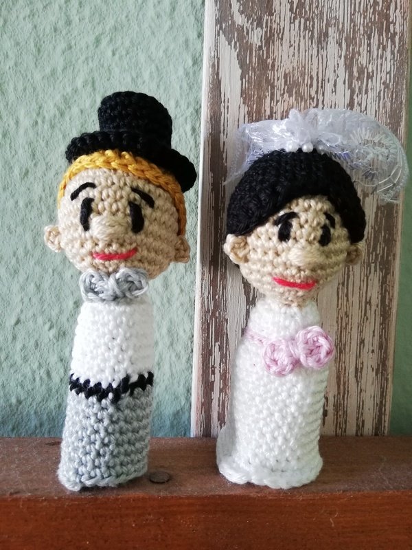 Das Hochzeitspaar Anna und Franz als Fingerpuppen oder die hochzeitlichen Naschhalter :-)
