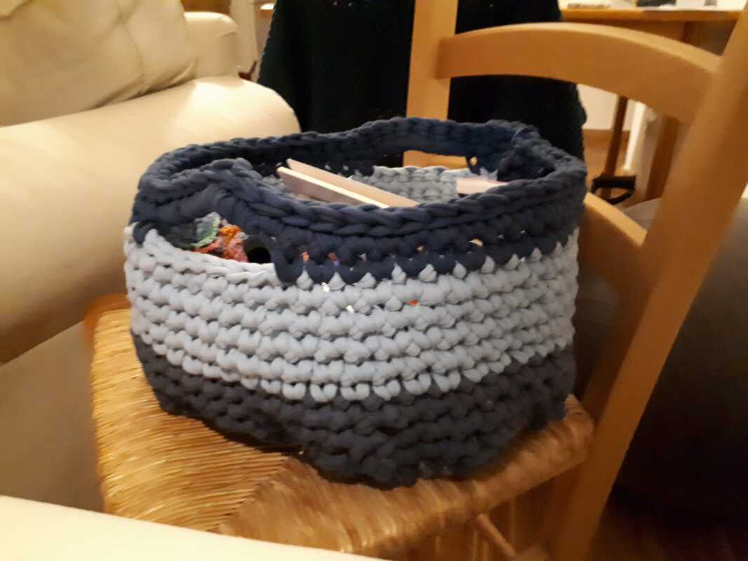 Anleitung Häkelkorb aus Textilgarn mit dem ovalen Boden und 2 Henkeln