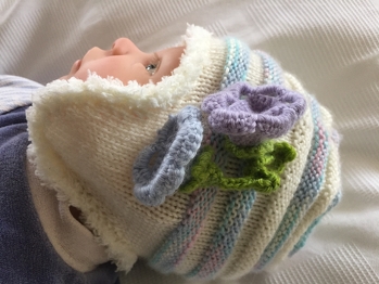 passend zur Farbe der Mütze