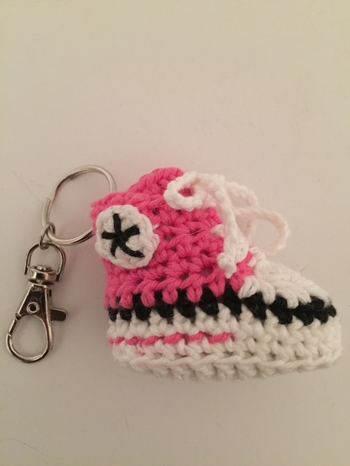 Die Anleitung war sehr gut nachzuarbeiten, allerdings habe ich noch das Emblem zusätzlich dazu gehäkelt. Lg