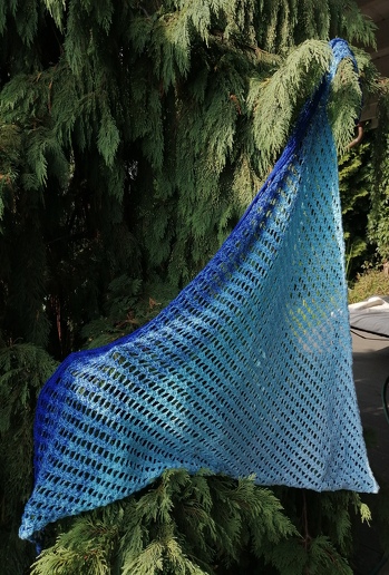 Super Anleitung, TV tauglich, ich habe 1000m LL 3fädrig verarbeitet mit einer 2,5er Nadel, werde es bestimmt noch mehrmals machen