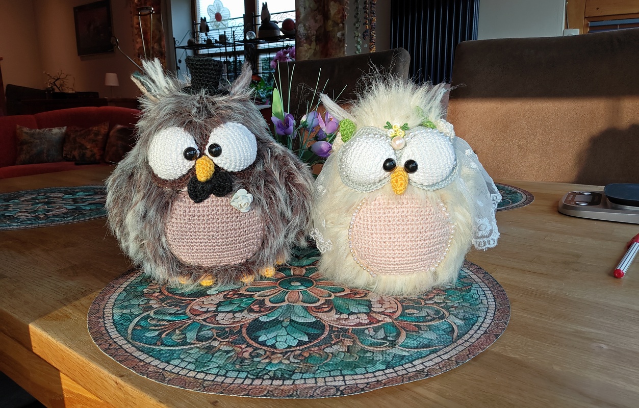 Rosenbogen MIT Eulen