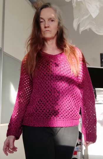 Sehr gut nachzuarbeitende Anleitung. Der Schnitt des Pullis Ist angenehm legere 🥰