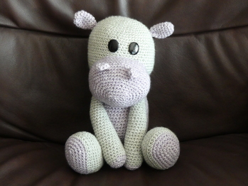 Wie alle Anleitungen von Lacritza bisher, war die Anleitung super zu verstehen.
Sie sind leicht nachvollziehbar und bisher fehlerfrei.
Ich liebe diese wundervollen Tiere.