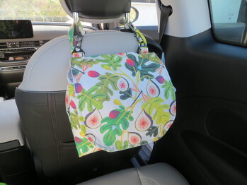 Hier meine Autotasche mit abgewandelter Halterung