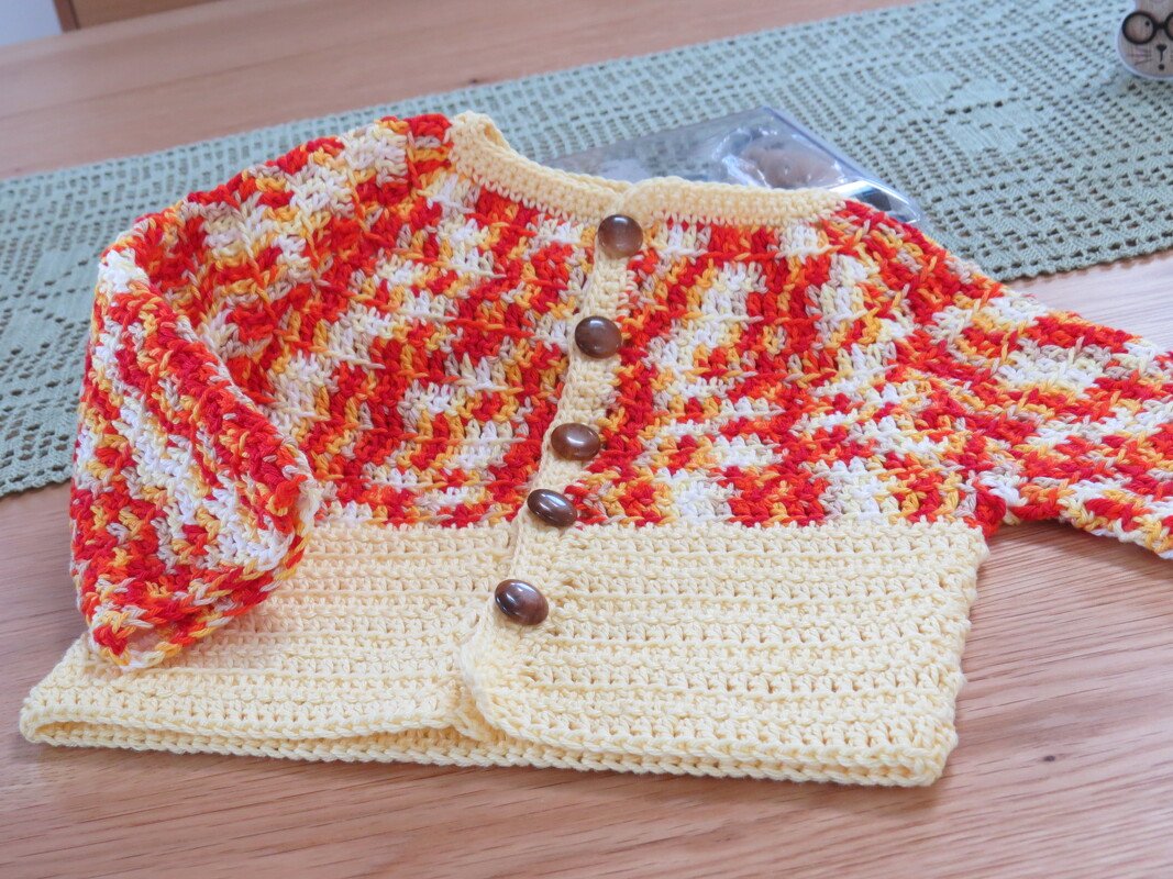 Häkelanleitung für Babyjäckchen mit oder ohne Kapuze (4 Größen 0-9 Mon.)