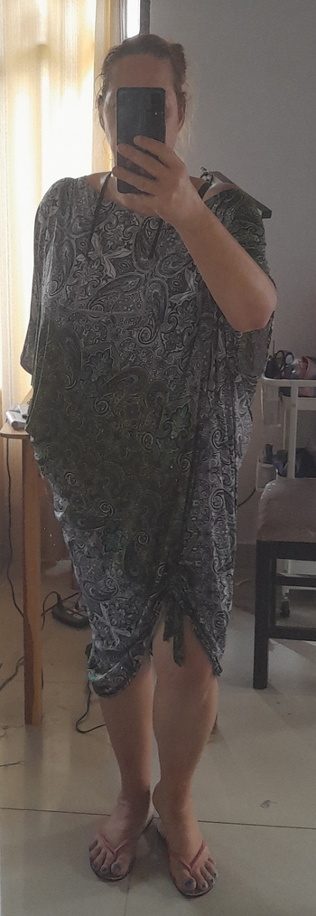 Ich liebe diesen Schnitt. Er ist vielseitig und einfach umzsetzen.
Etwas Kniffelirg ist das zussammen legen zum nähen.
Aber es bleibt nicht das einzige Kleid nach diesem Schnitt.
Danke an die Designerin für den Tollen Schnitt❤👍