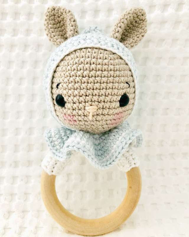 Häkelanleitung bunny Peaches Rassel