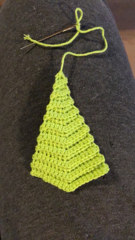 Häkelanleitung für schnelle Tannenbäumchen in 3 Varianten