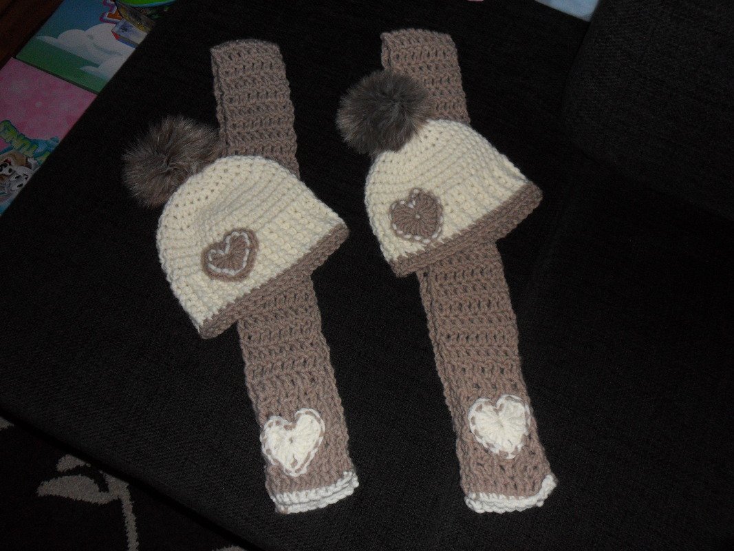 Kinder XXL Bommelmütze Schal Set - Häkelanleitung