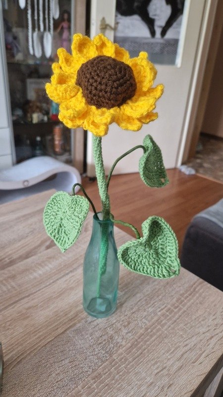 Sunflowers - simple from scraps of yarn