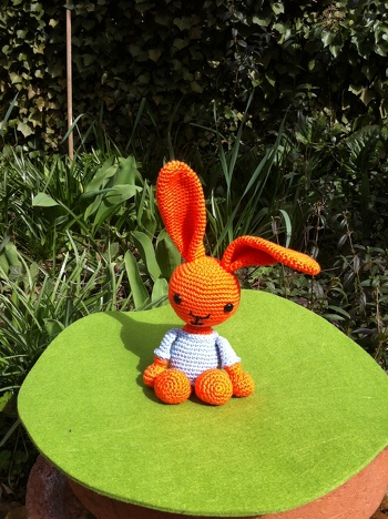 Das Häschen sieht ja entzückend aus. Kompliment für die sehr tolle Anleitung.