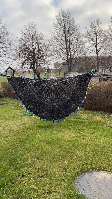 "Geheimer Ort", halbrundes Tuch/Cape in 3 Größen zu häkeln