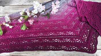 mein nunmehr drittes Tuch nach dieser wunderbaren Anleitung. Diesmal als Geschenkt für meine Schwiegermama.