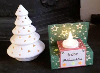 Vielen Dank fuer die tolle AL. Habe aber erst mal den Teelichthalter gebastelt, der ist jetzt auf Reisen gegangen zu meiner Mutti.