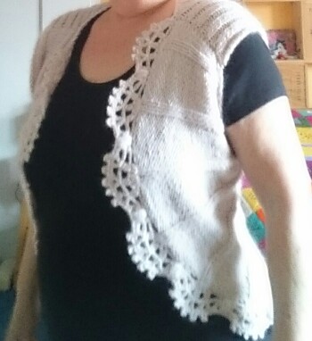 Beim Spitzen zusammen nähen gab es logistische Schwierigkeiten.... Aber dann....!! 😁