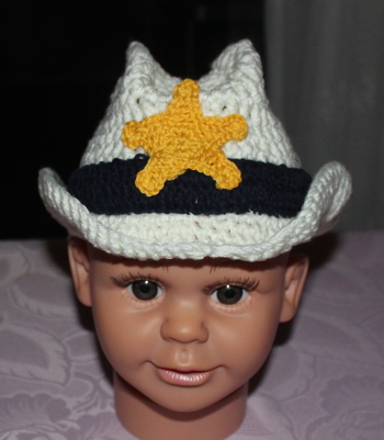 Ich finde in gut gelungen, dank der guten Anleitung. Nun muss ich noch die Boots häkeln. Dann gehen beide Sachen als Geschenk nach Ungarn.