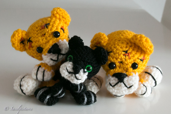 Schöne Anleitung, leicht nachzuhäkeln. Habe den Leoparden 2 verschiedene farbige Flecken gegeben und dem Schwanz keinen 