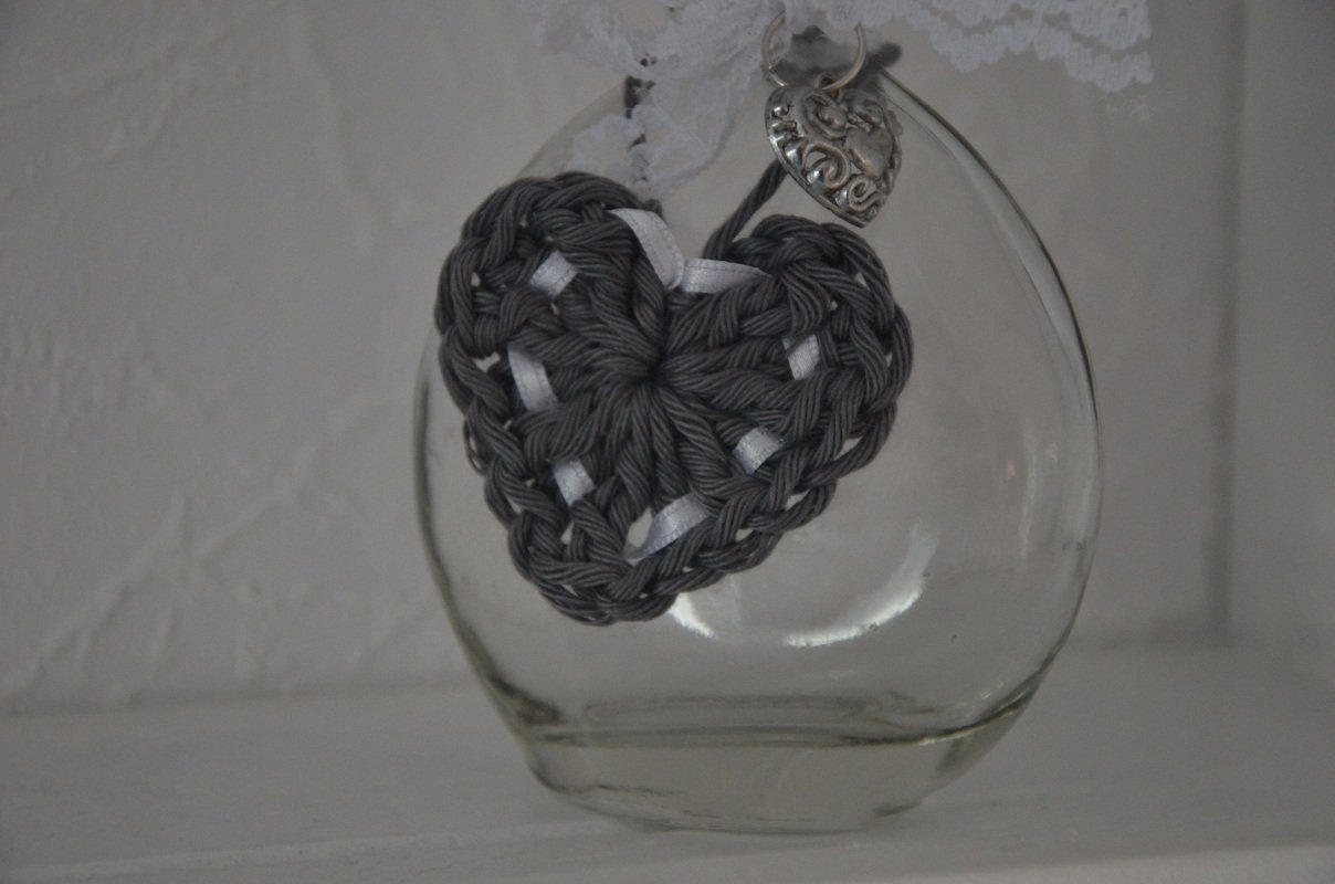 Weihnachtsdeko - Giveaway Herz Applikation Häkelanleitung kostenlos