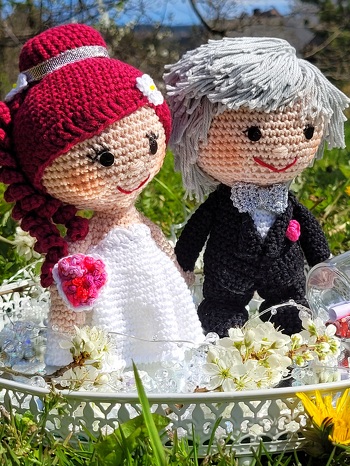 Eine tolle Anleitung,  die sehr gut verständlich geschrieben ist. Die Haare(-farbe) habe ich an das Brautpaar angepasst. Der Bräutigam ist jemand ist mit einer wilden Haarpracht,  deshalb hab ich diese angepasst. Herzlichen Dank für das schöne Paar.