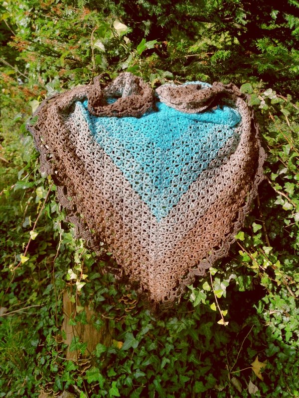 Zimbabwe Häkeltuch mit Knopf Anleitung