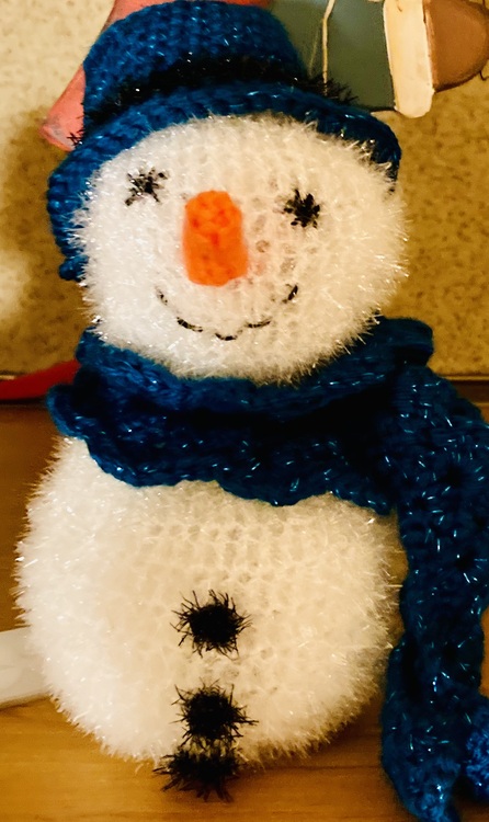 crochet pattern amigurumi snowman sparkling light decoration or bath sponge