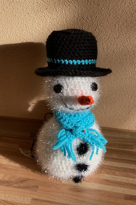 crochet pattern amigurumi snowman sparkling light decoration or bath sponge